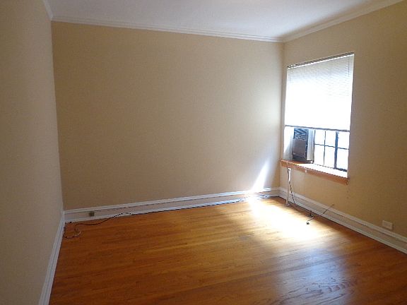 5th image of 7340 N Ridge Blvd APT 3B