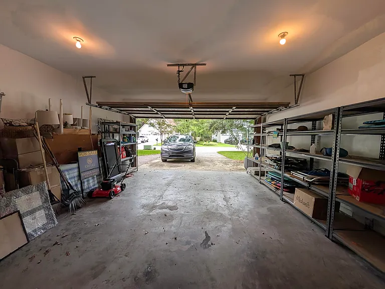 1920 Oak Tree Ln — Photo 34