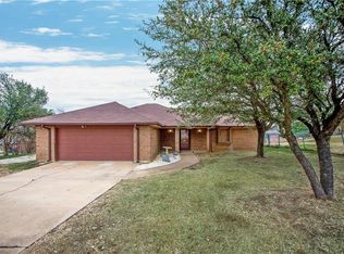 6687 Highview Rd, Fort Worth, TX 76140