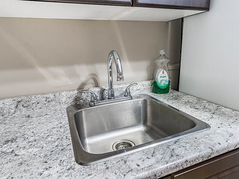 34 Niagara Pl #BASEMENT — Photo 8