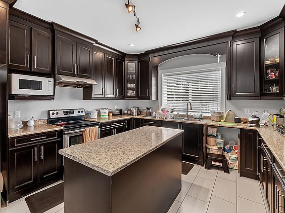 4th image of 819 Clearbrook Rd