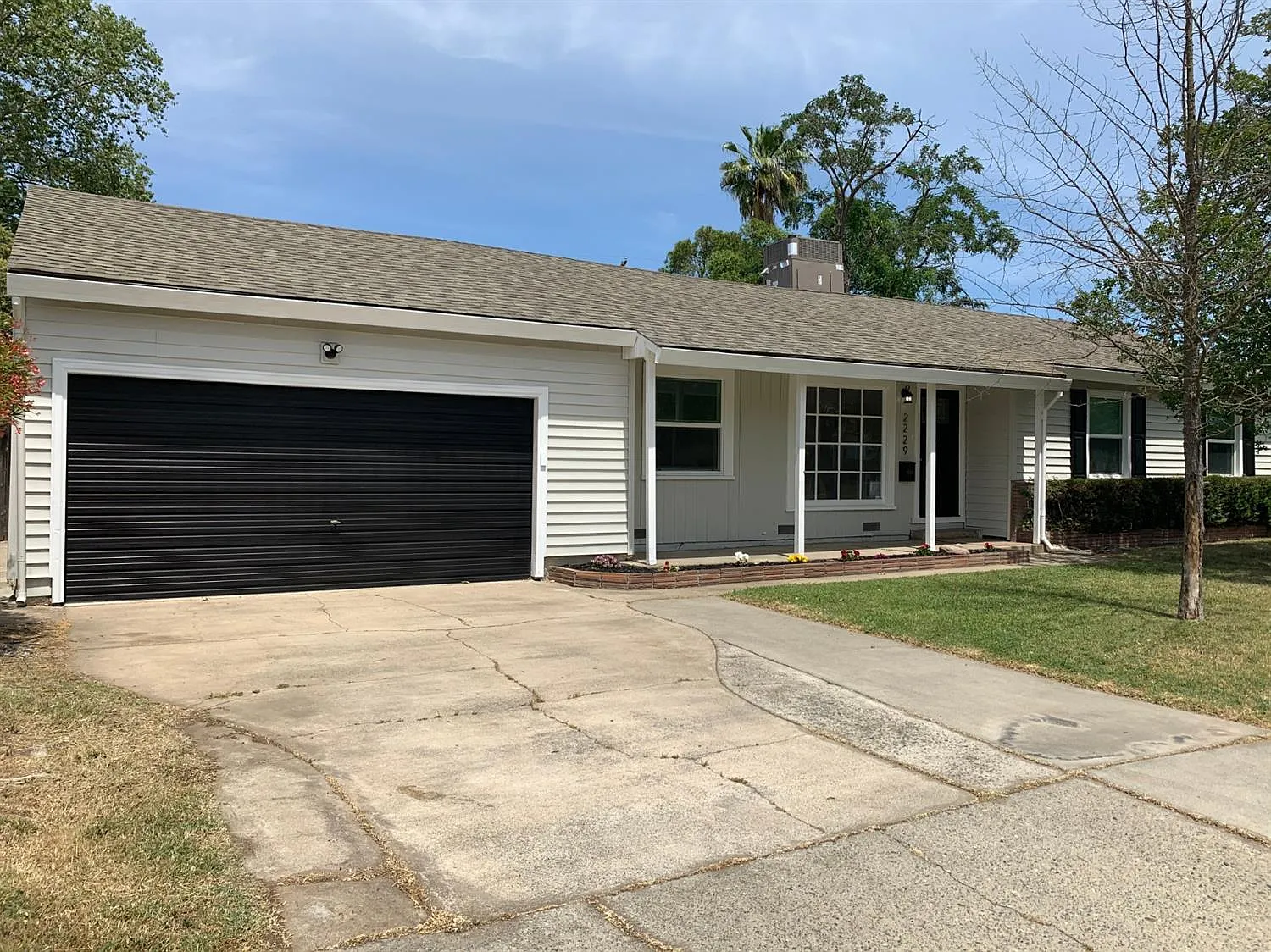 2229 Juliesse Ave photo 1