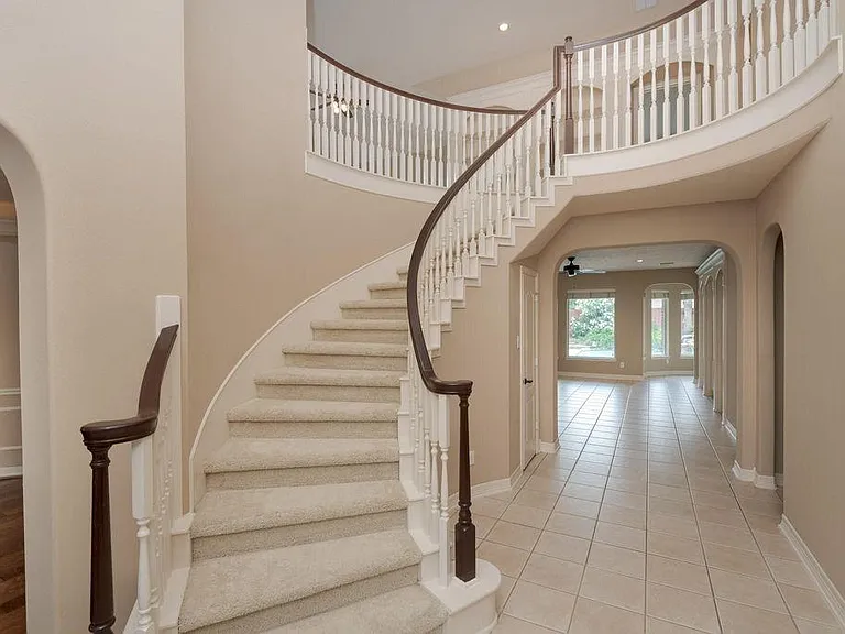 12406 Santiago Cove Ln — Photo 4