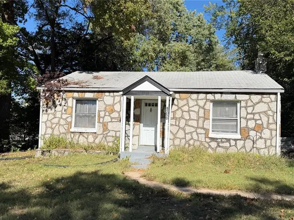 8259 Paramount Dr, Saint Louis, MO 63132