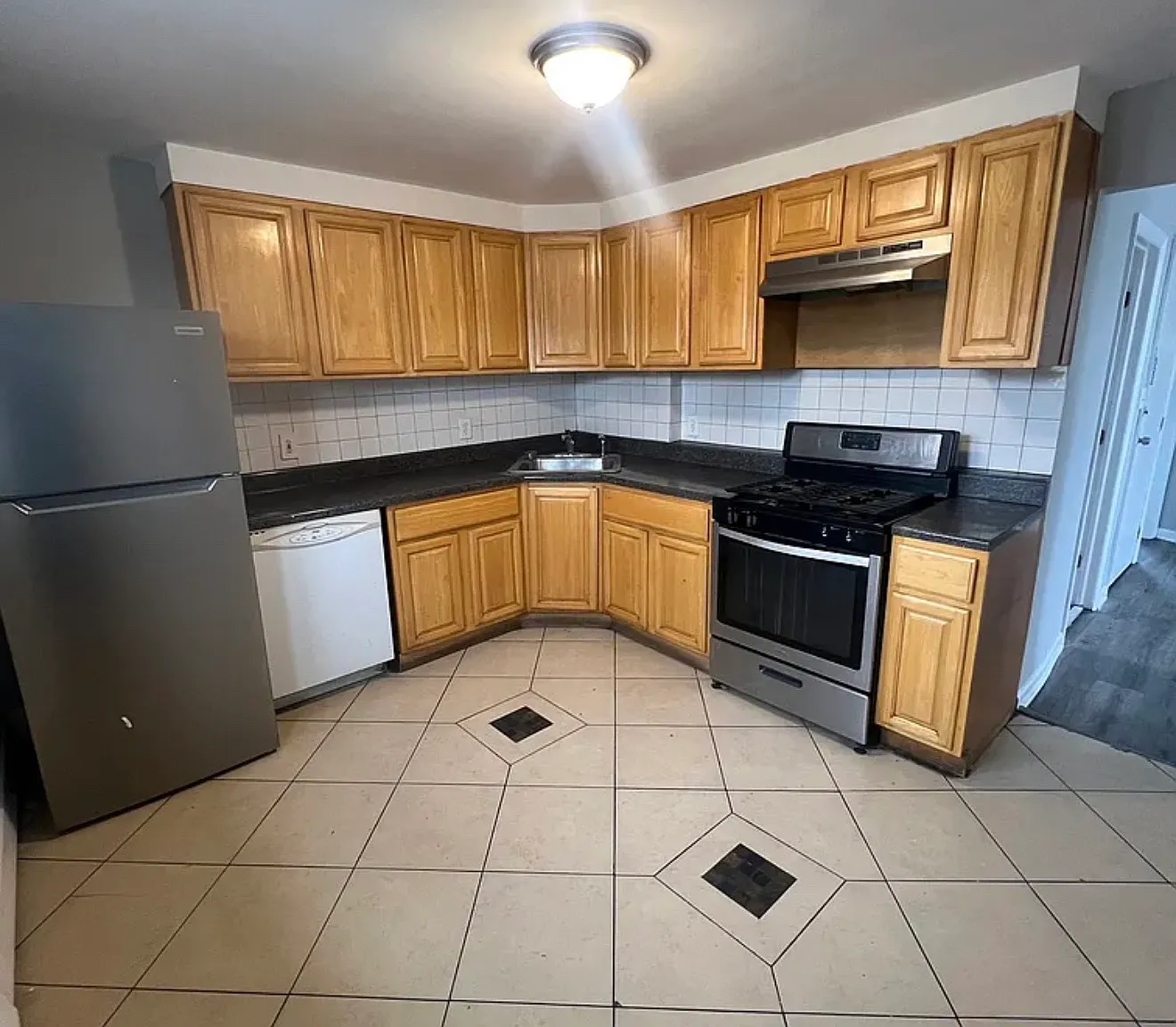 4 bed, $2,600 — Photo 1