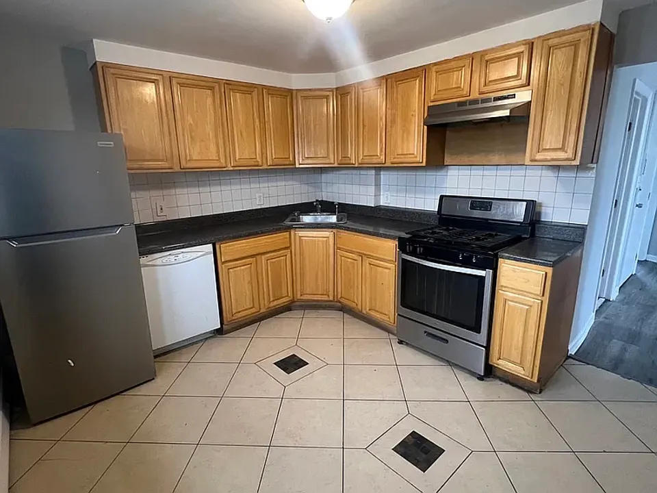 2220 E Edgar Rd #2