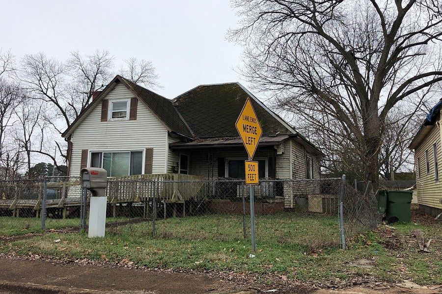 2nd image of 2701 9th Ave SW