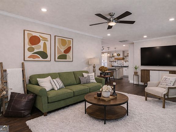 4th image of 2626 Habersham Dr