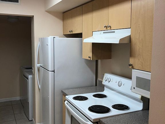4th image of 1304 Villa Cir