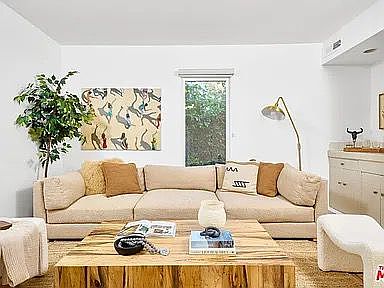 4th image of 2431 2nd St #1
