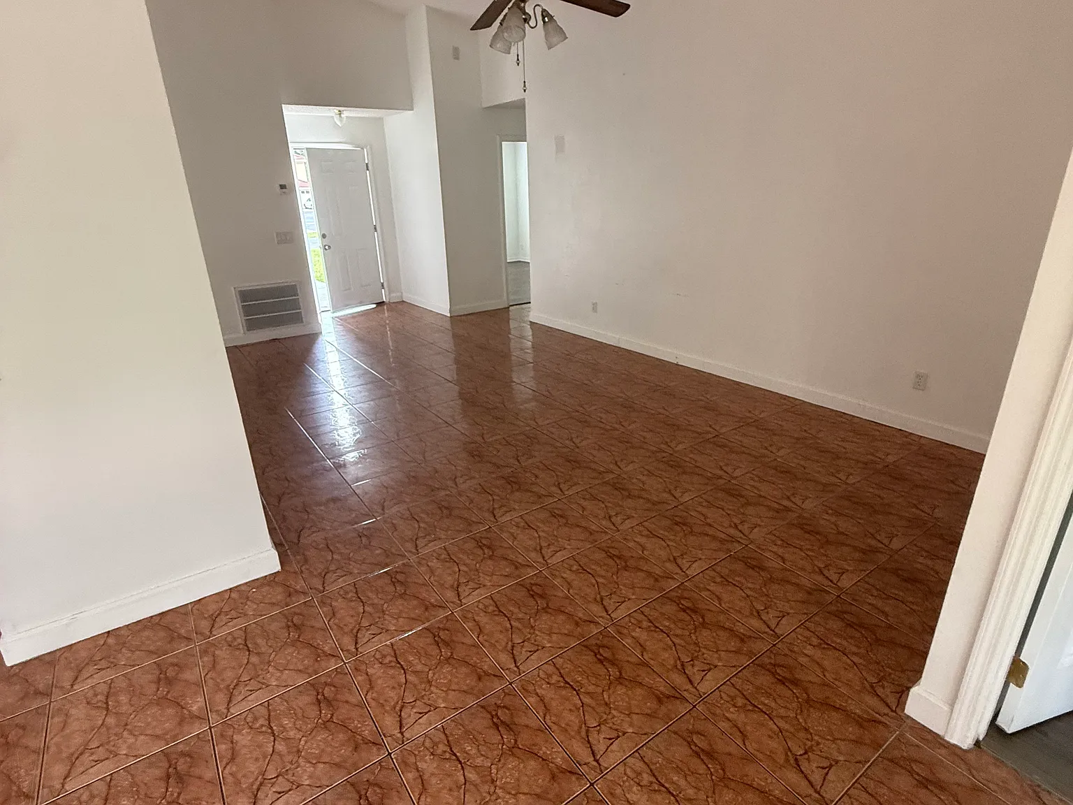 3 bed, 1248 sqft, $2,000 — Photo 3