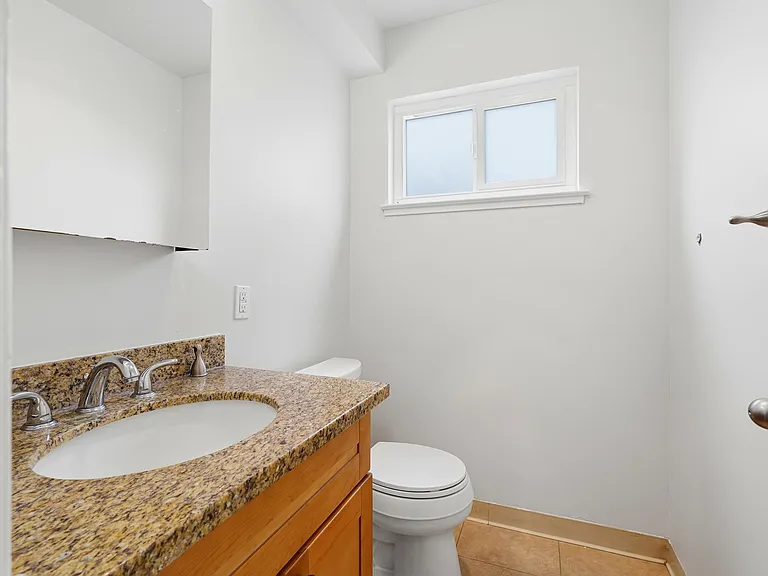 Poplar Plaza Apartments — Photo 13