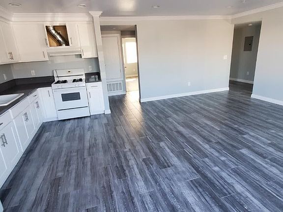 2nd image of 808 W 95th St