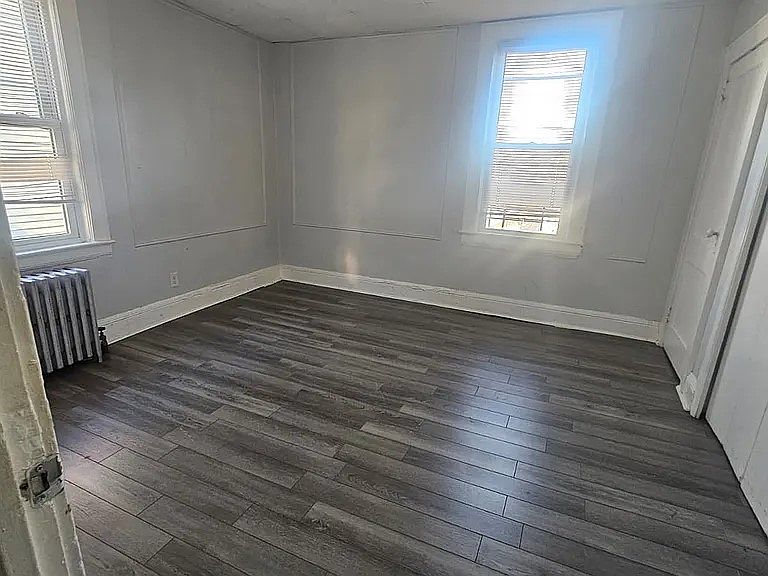 2nd image of 37-39 Underwood St #2B---1B