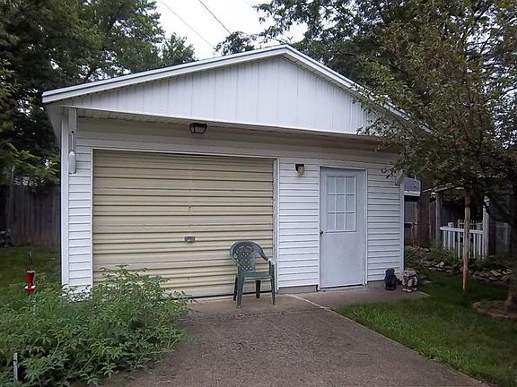 3rd image of 19 Rogers Dr