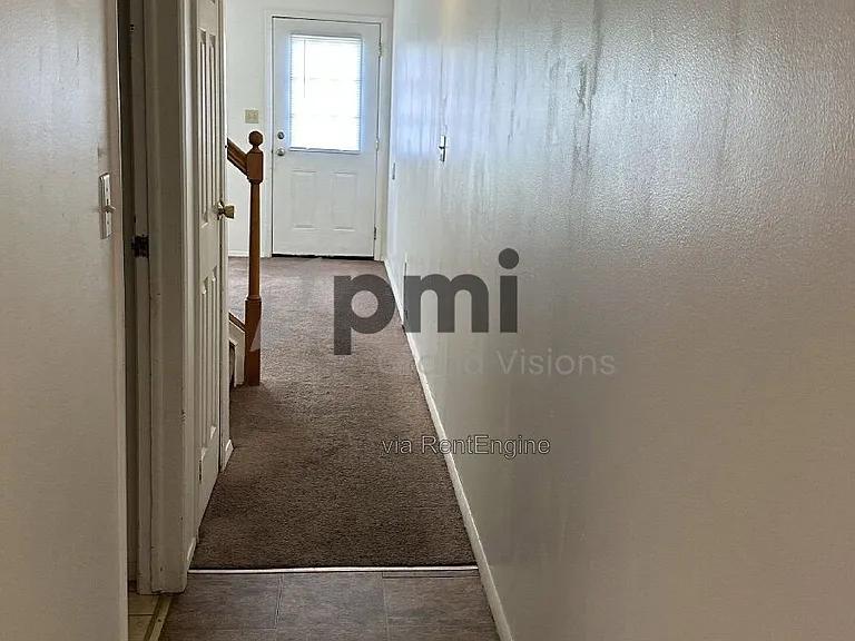 1616 University Dr — Photo 3