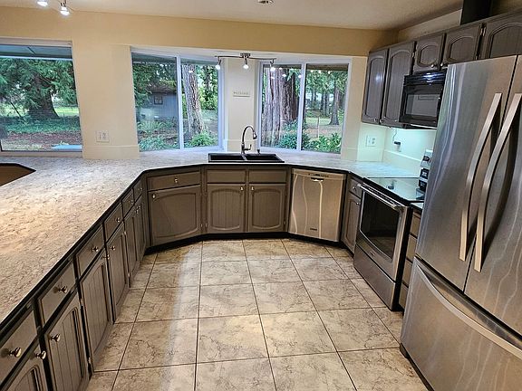 2nd image of 3307 Villa Ct SE