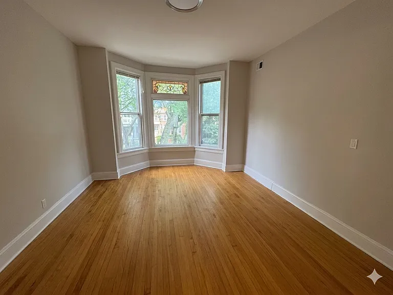1113 W Wellington Ave #1 — Photo 4