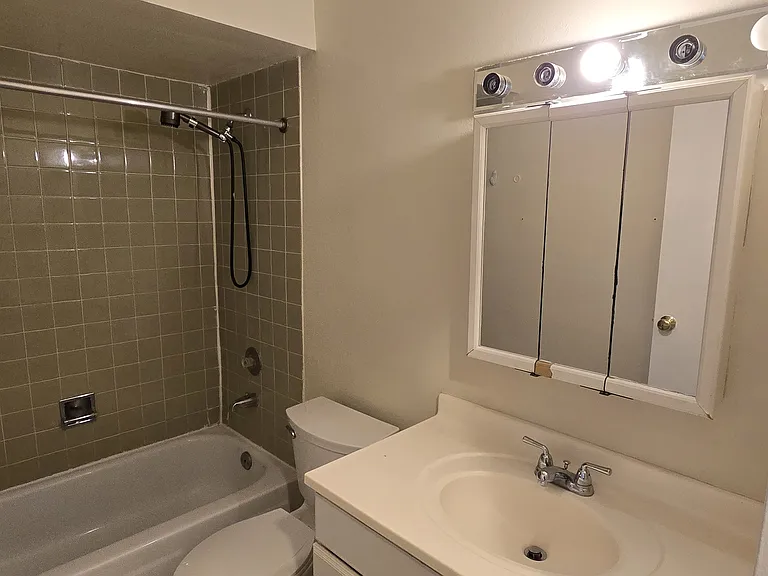 830 Westmoreland Dr #2B — Photo 6