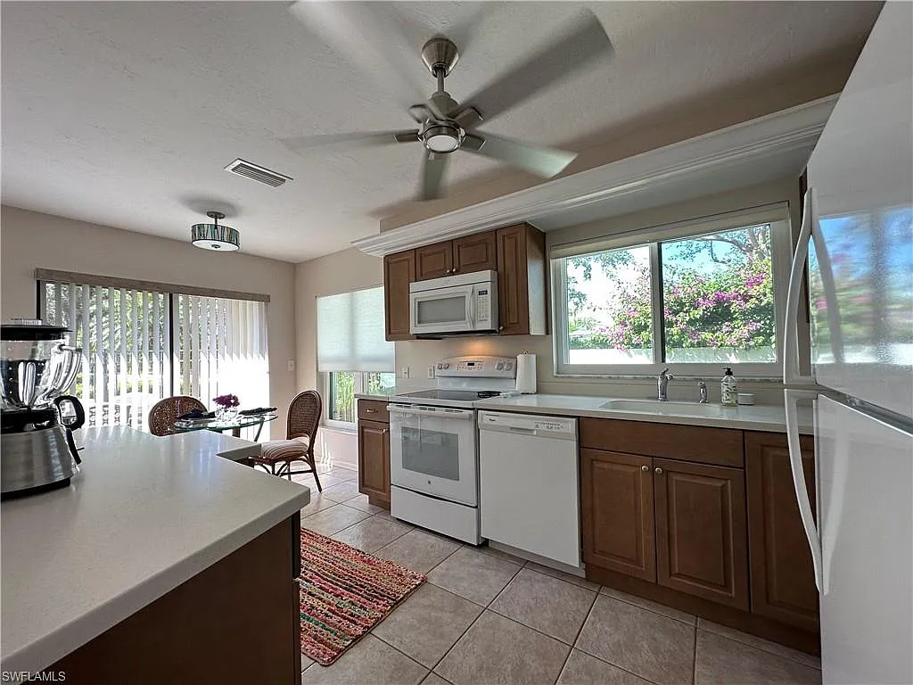 2 bed, 2.0 bath, 1359 sqft, $7,500 — Photo 3