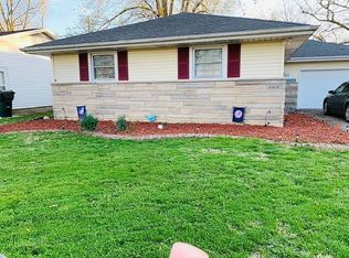 3413 Willow Dr, Mattoon, IL 61938