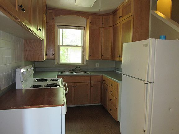 3rd image of 526 S 2nd St APT 1