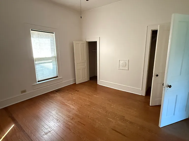 250 Hillsboro St — Photo 4