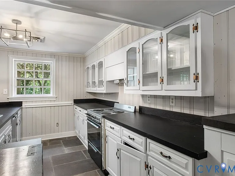 9900 Kingsbridge Rd — Photo 33