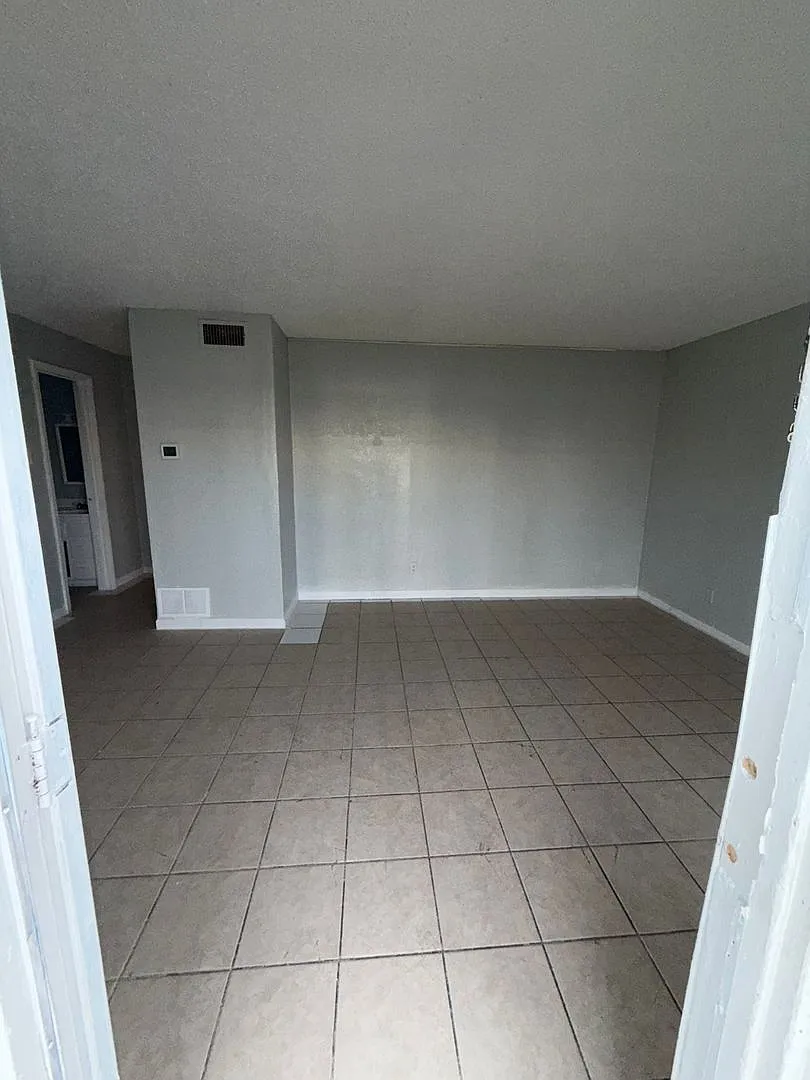 Eastgate Apartments — Photo 1