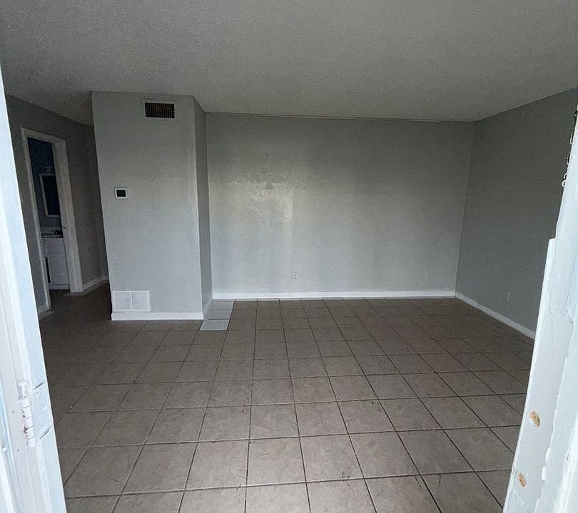 1st image of 908 Adams Ave #105