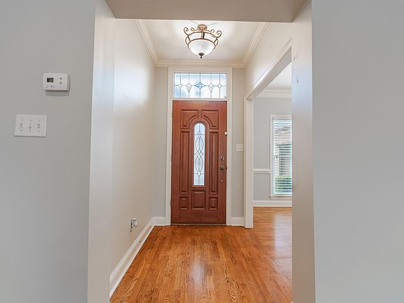 3rd image of 648 Warwick Oaks Ln W
