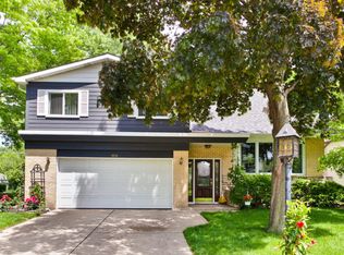 1806 Azalea Ln, Mount Prospect, IL 60056