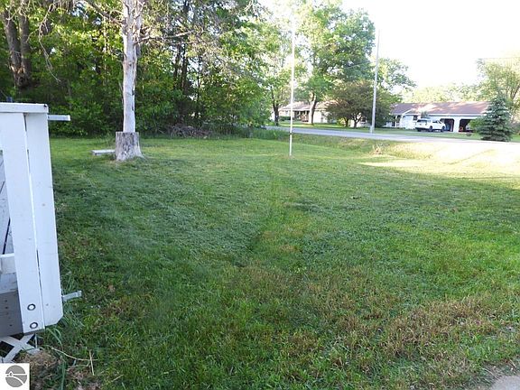 5th image of 4075 N Markey Rd