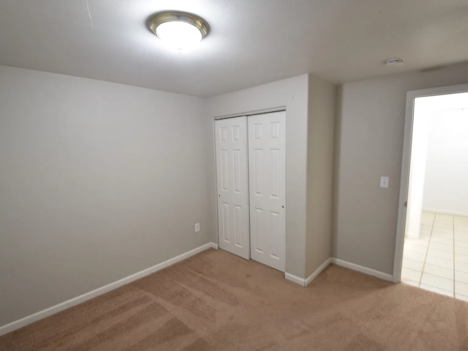 5 bed, 1348 sqft, $4,320 — Photo 4