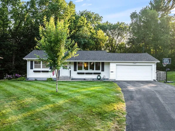 128 Clover Ln, Mankato, MN 56001