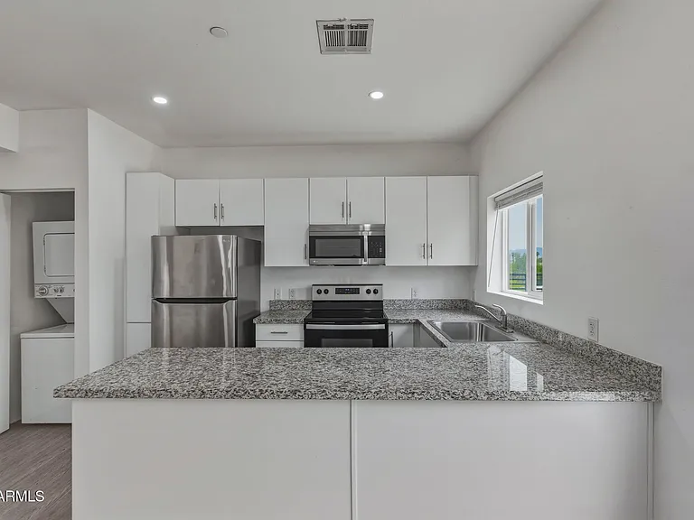 622 N 9th Ave #301 — Photo 8