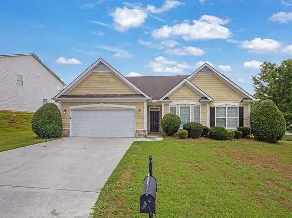 8900 Crestview Cir, Union City, GA 30291