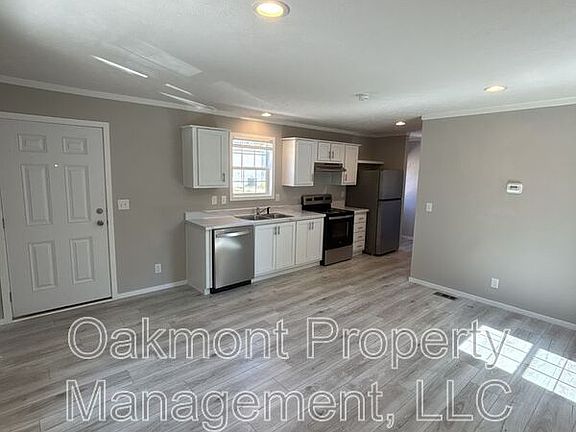 4th image of 223 Plum Dr