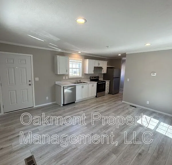 212 Rosewood Ct — Photo 4