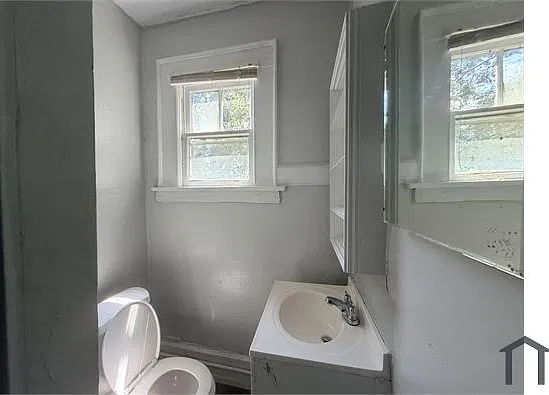 3 bed, 1100 sqft, $1,100 — Photo 4