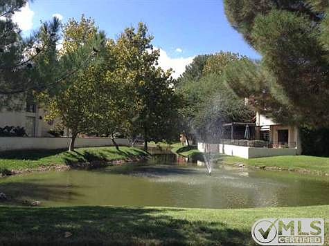 3rd image of 804 Lakeshore Dr