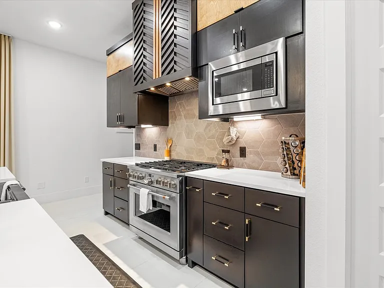 1137 NE Monroe St #1137 — Photo 8
