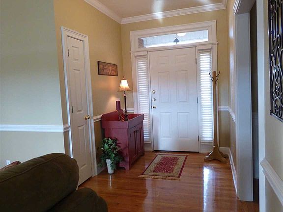 2nd image of 139 Cloister Cove Ln
