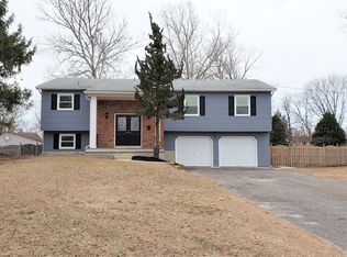 5 Killington Dr, Howell, NJ 07731