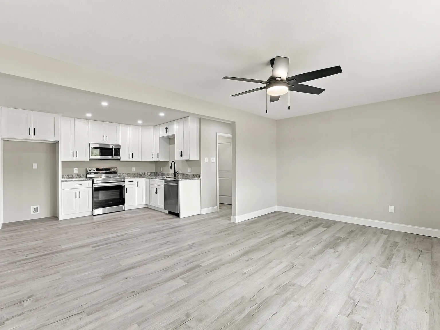 3 bed, 1.5 bath, 1128 sqft, $1,895 — Photo 4