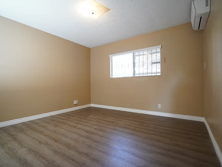 35 El Nido Ave #2 — Photo 8