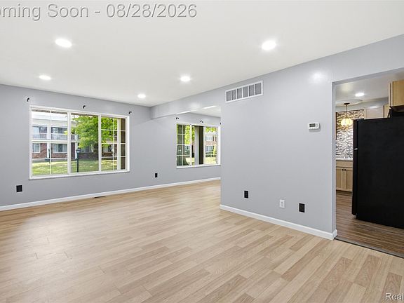 3rd image of 29622 Hoover Rd