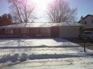 2907 Mockingbird Ln, Bloomington, IL 61704