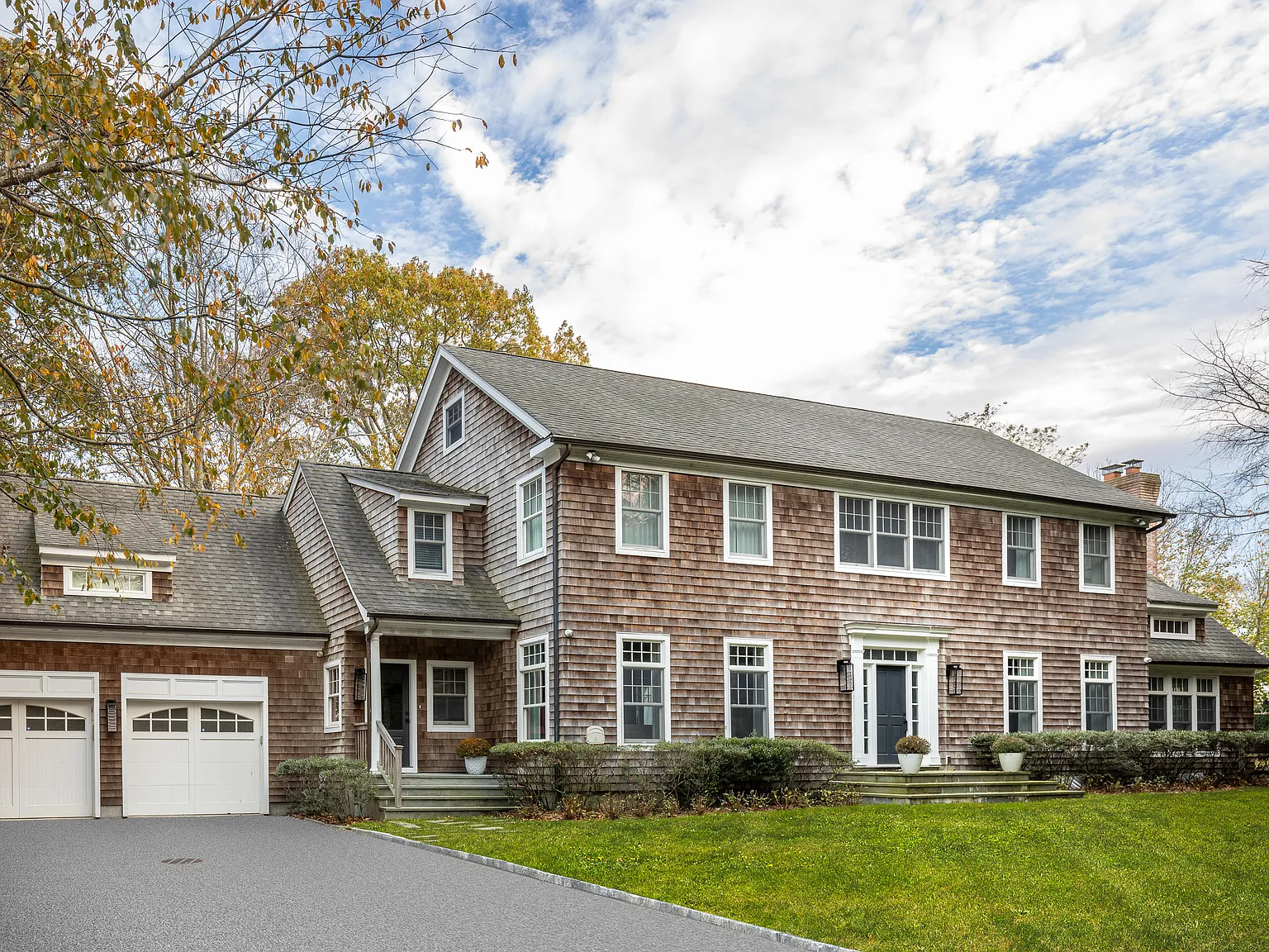 Elegant Designer Home in Sag Harbor — Photo 2