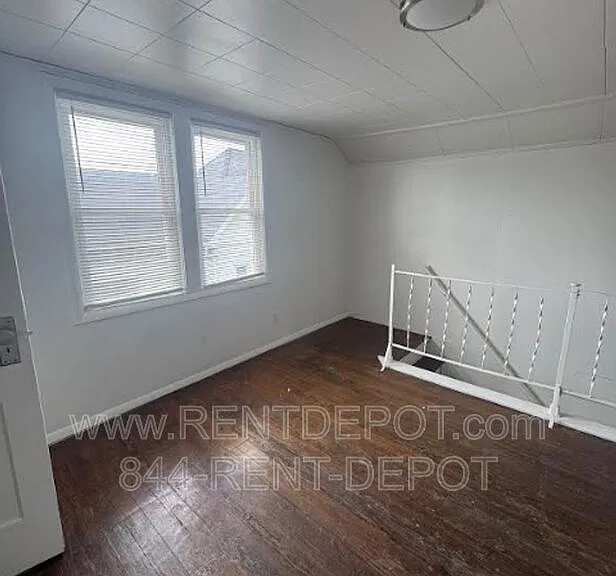 416 E Riverside Dr — Photo 8